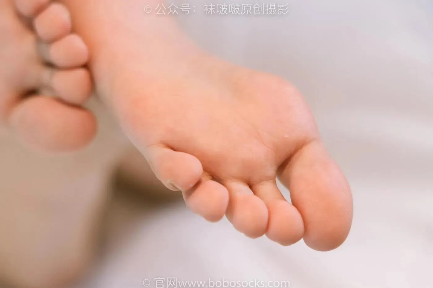[BoBoSocks袜啵啵]NO.176 小安-运动鞋、白棉袜、裸足 [138P]插图1
